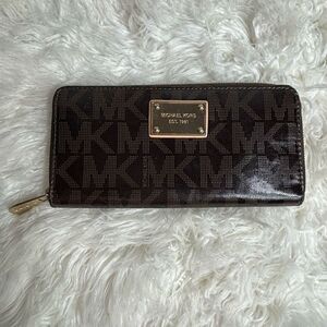 Michael Kors Jet Set
Travel Continental Zip Around Wallet PVC Brown